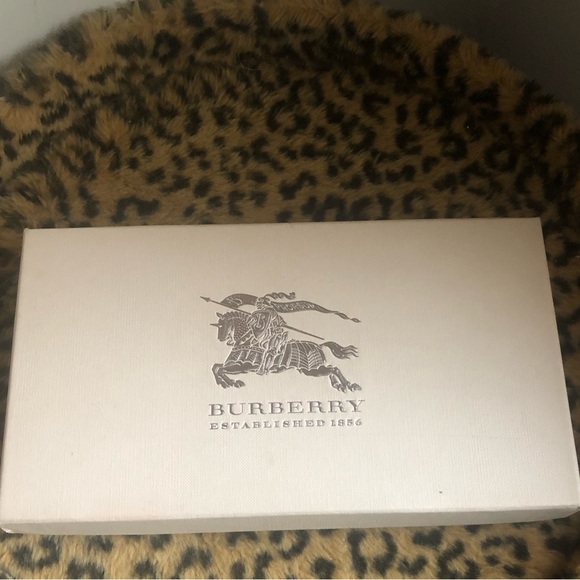 Burberry Zip Around Wallet w/ Box & Dust Bag - Picture 2 of 16